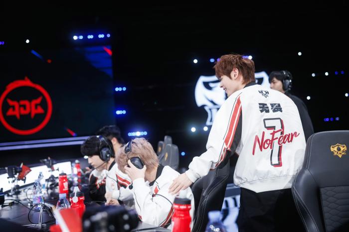 无畏之路：从春日低谷到夏季季后赛的心态与持