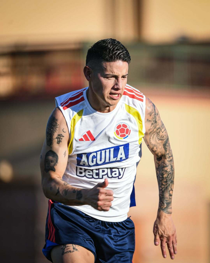 j罗回归哥伦比亚国家队备战世界杯首战