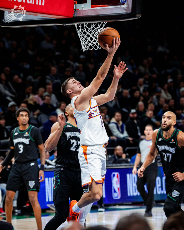 明日NBA赛场焦点战前瞻：骑士雄鹿巅峰对决 太阳