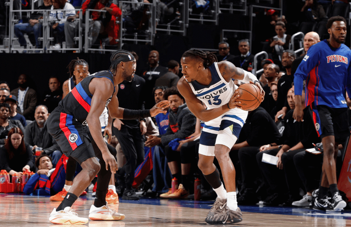 NBA活塞险胜森林狼 裁判漏判两次引发争议