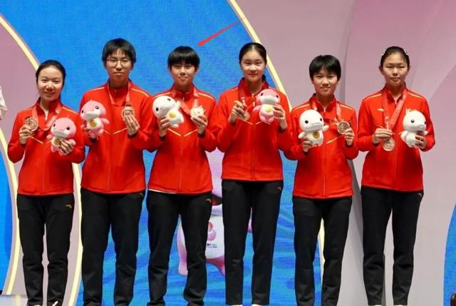 世界第226位丁一洋逆转世界第3陈忞昕，U17女单决