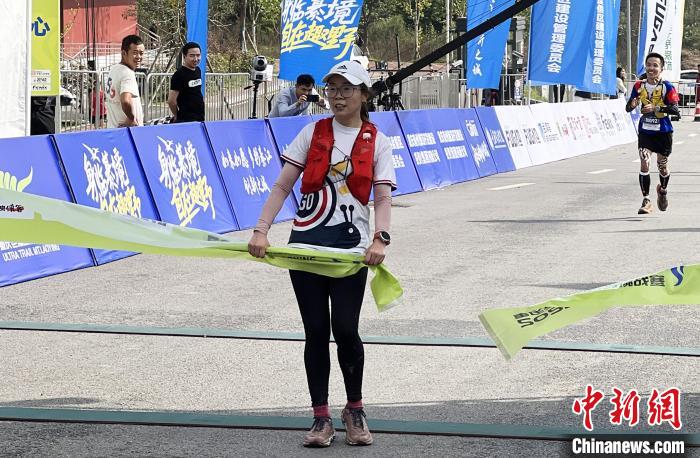 重庆老瀛山越野挑战赛在綦江国家地质公园鸣枪